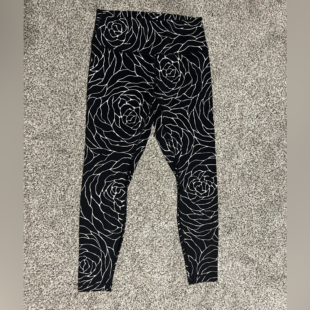 Lululemon Rose Patterned Wunder Under Leggings - … - image 1